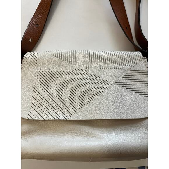 Fossil | Harper Saddle Crossbody Pebbled Leather Bag Cream - Picture 3 of 7